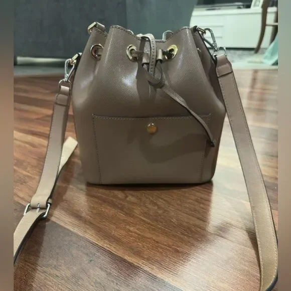 Michael Kors Bucket - Picture 2 of 10